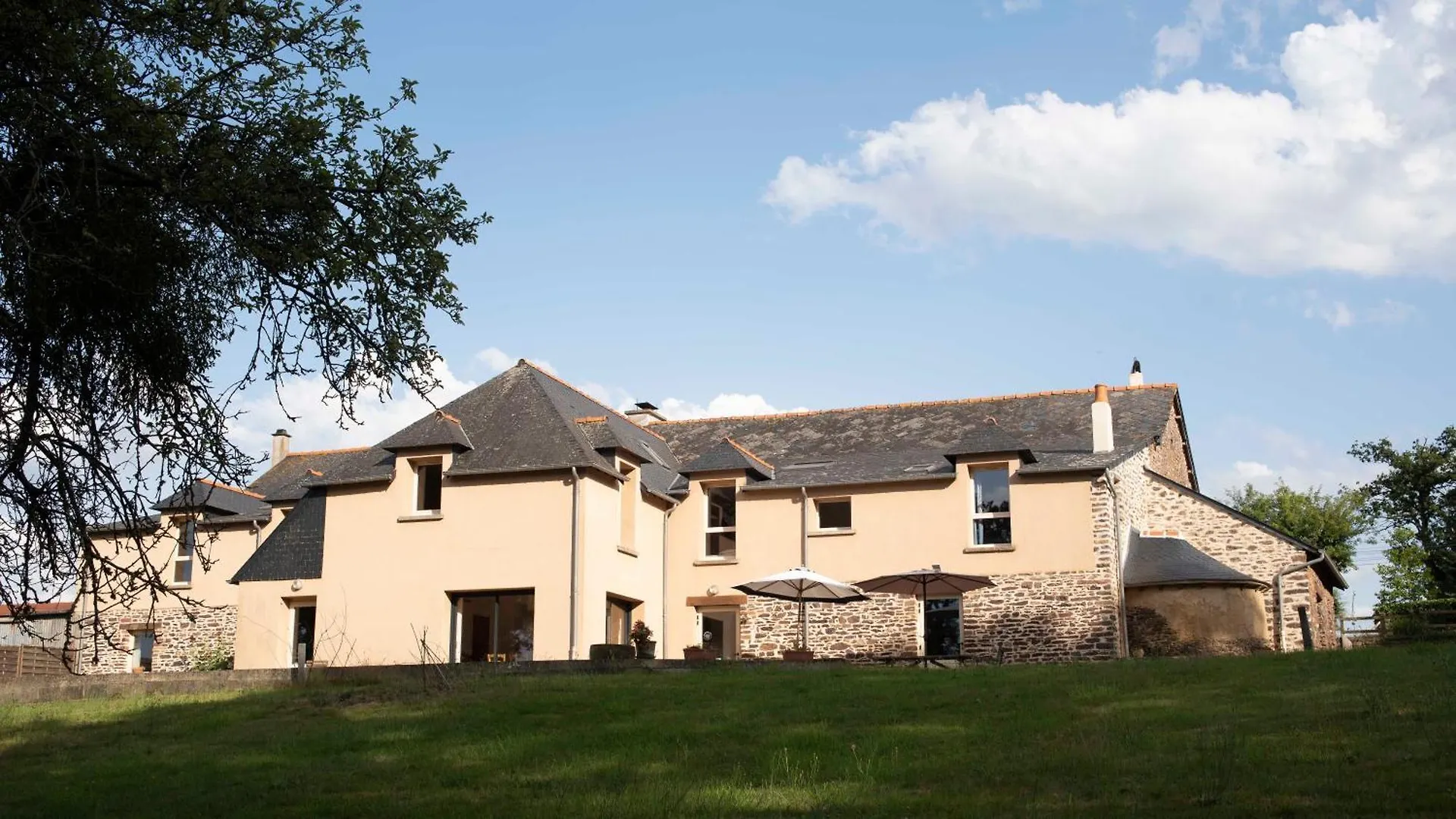 بيت للعطل فيلا La Hulotte- Broceliande Saint-Malon-sur-Mel فرنسا